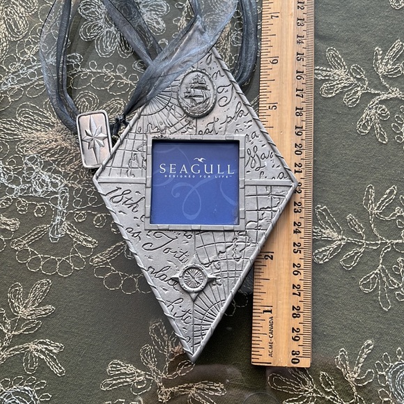 Nova Scotia Seagull Pewter hanging picture frame. New condition - Picture 2 of 10